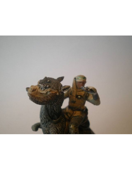 48/60 Luke Skywalker on Tauntaun UNIVERSE rare